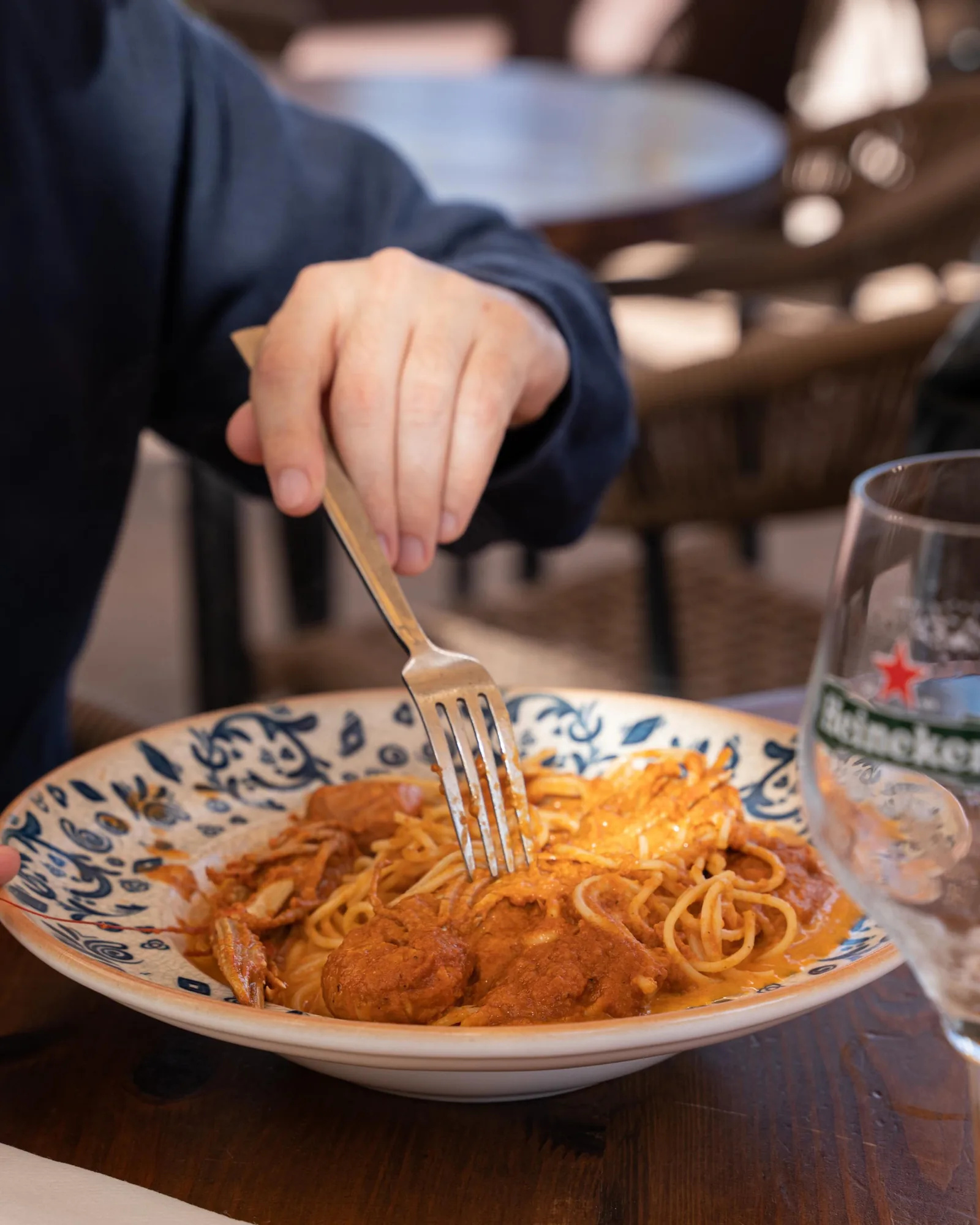 Comiendo los espaguetis con cigala
